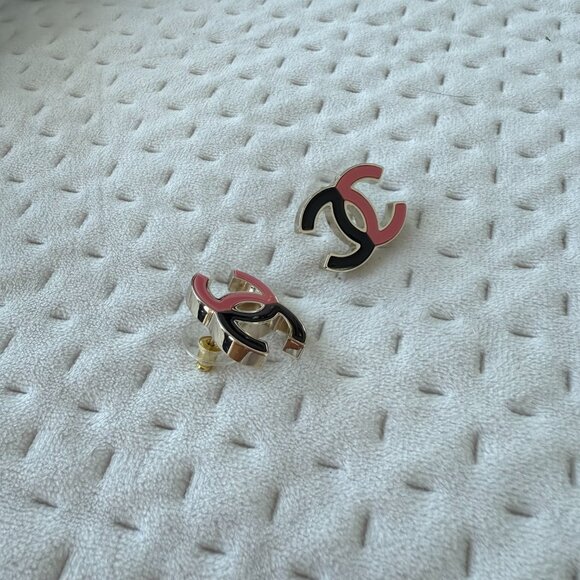 AUTHENTIC CHANEL EARRINGS STUDS CC - Picture 2 of 7